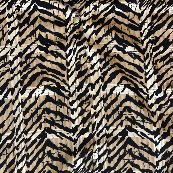 Button up - Picture 3 of 4